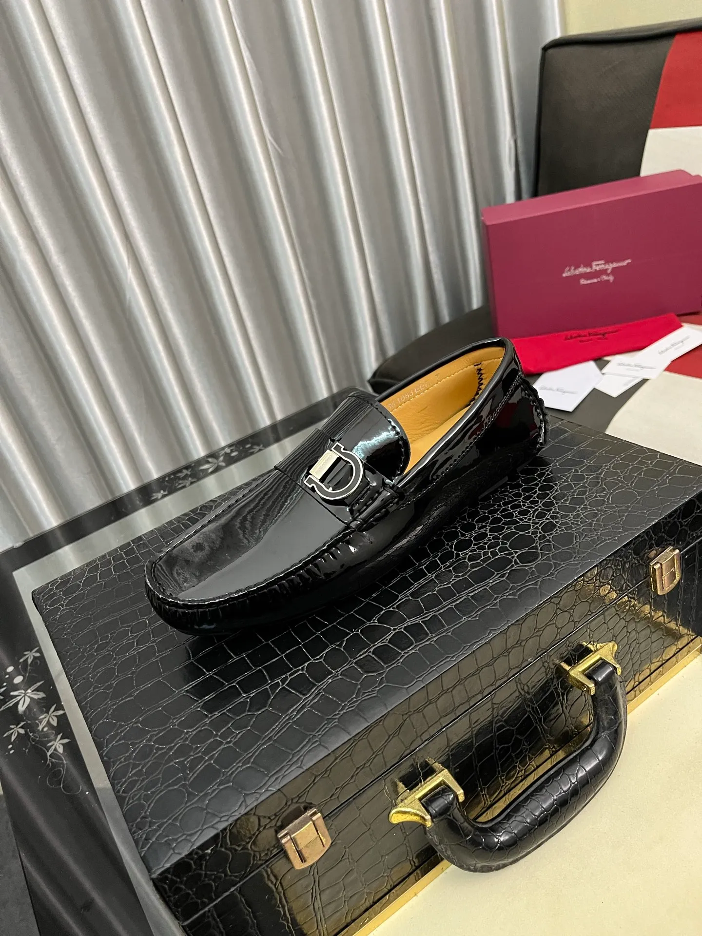 Men's shoes 💰560⌚️⌚️ Ferragamo [Ferragamo] new high-end quality framed shoes. The style is luxurious and elegant, with equal emphasis on practicality and style. We pay special attention to quality and details. The shoe last leather, workmanship and comfort are not inferior! Material: Imported first-layer soft cowhide leather upper ➕Genuine leather lining, code number: 38-446️⃣colors available
